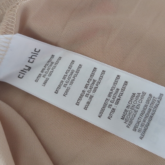 🆕🌿CITY CHIC FLORAL DRESS🌿 - Picture 12 of 13